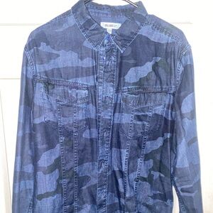 William Rast camo long sleeve shirt navy blue Sz M